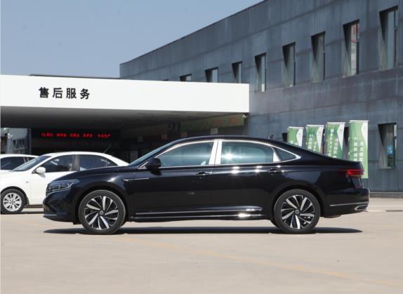 帕萨特 2022款 330TSI 尊贵版 外观   正侧