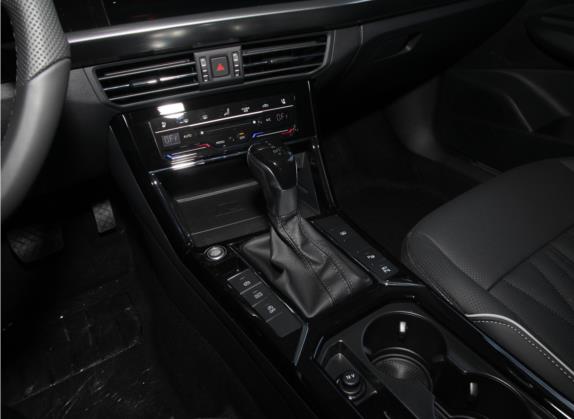 帕萨特 2022款 330TSI 尊贵版 中控类   挡把