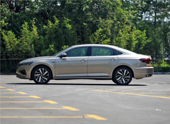 帕萨特 2022款 380TSI 豪华版 外观   正侧