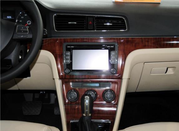朗逸 2013款 1.6L 自动豪华版 中控类   中控台