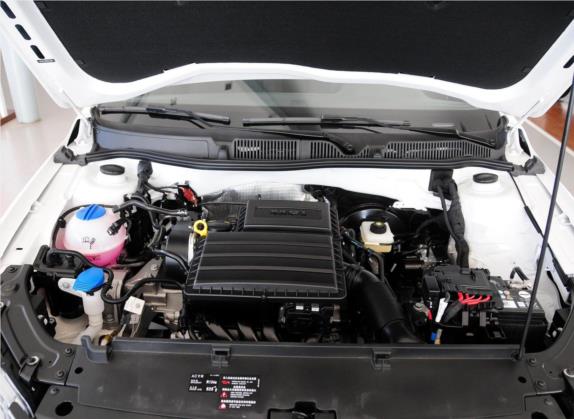 朗逸 2013款 改款经典 1.6L 手动风尚版 其他细节类   发动机舱