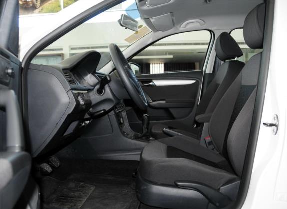 朗逸 2013款 改款经典 1.6L 手动风尚版 车厢座椅   前排空间