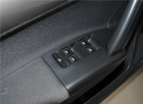 朗逸 2013款 改款经典 1.6L 手动风尚版 车厢座椅   门窗控制