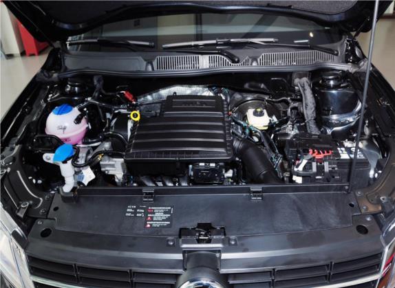 朗逸 2013款 改款经典 1.6L 自动风尚版 其他细节类   发动机舱