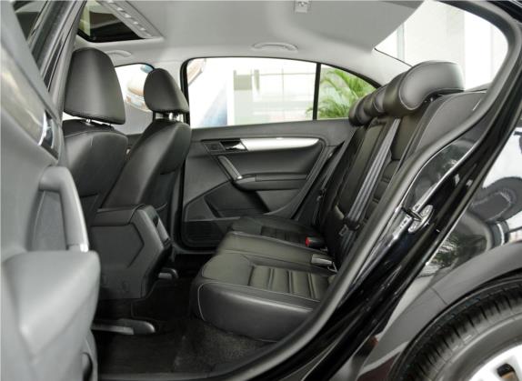 朗逸 2013款 改款 1.6L 自动豪华版 车厢座椅   后排空间