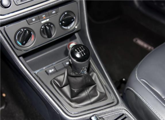 朗逸 2015款 1.6L 手动舒适版 中控类   挡把