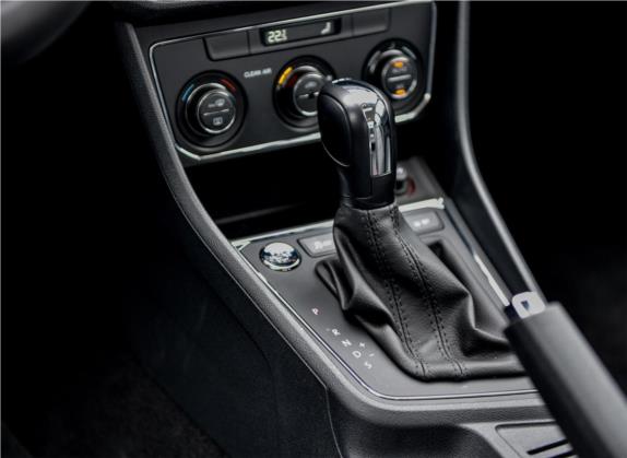 朗逸 2017款 180TSI DSG舒适版 中控类   挡把