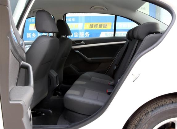 朗逸 2017款 1.6L 手动风尚版 车厢座椅   后排空间