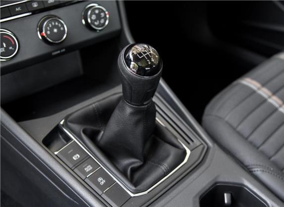 朗逸 2018款 1.5L 手动舒适版 国V 中控类   挡把