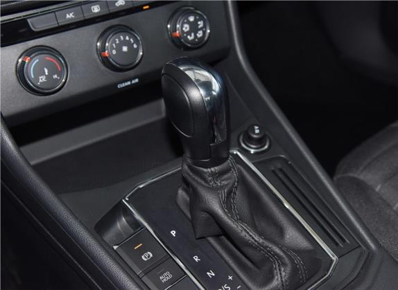 朗逸 2019款 1.5L 自动视野版 国V 中控类   挡把