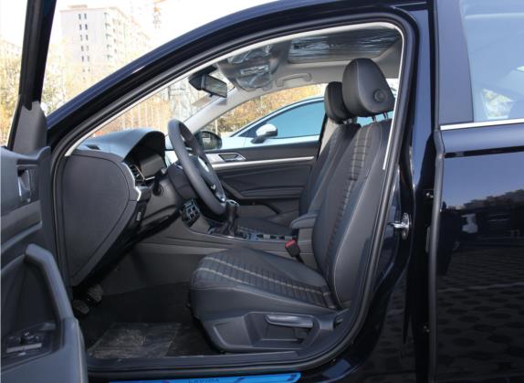 朗逸 2022款 1.5L 手动舒适版 车厢座椅   前排空间