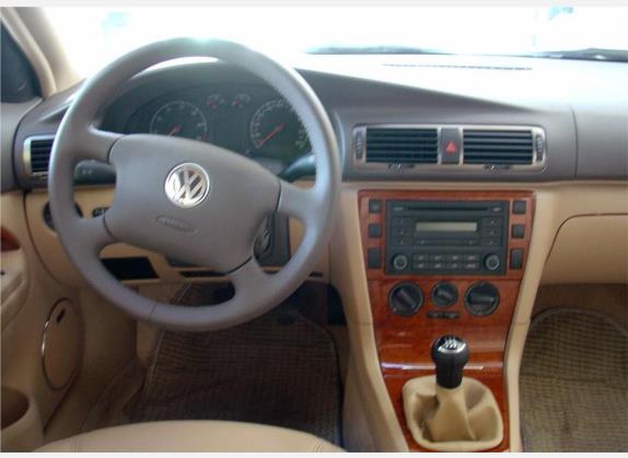 Passat领驭 2007款 1.8T 手动豪华型 中控类   驾驶位