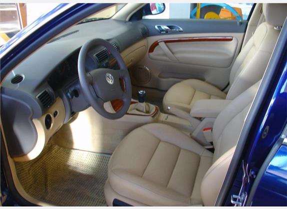 Passat领驭 2007款 1.8T 手动豪华型 车厢座椅   前排空间