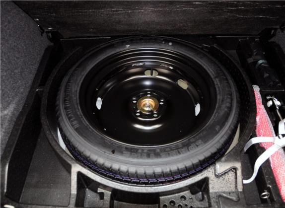 途观 2012款 1.4TSI 手动两驱都会版 其他细节类   备胎
