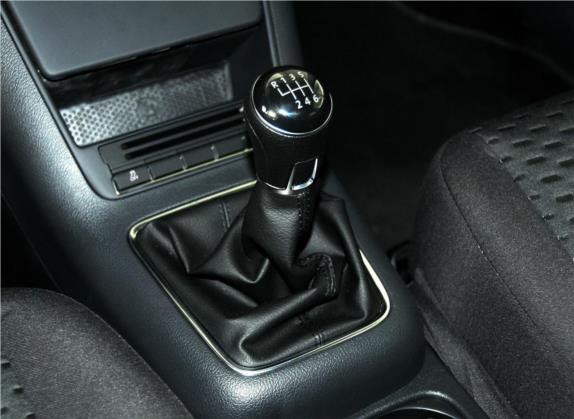 途观 2012款 1.8TSI 手动两驱都会版 中控类   挡把