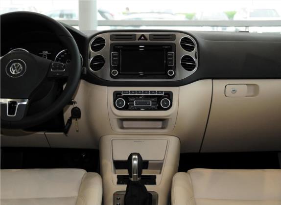 途观 2012款 1.8TSI 自动四驱菁英版 中控类   中控台