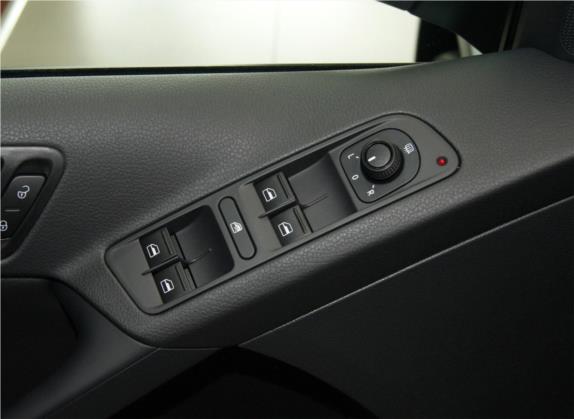 途观 2015款 1.4TSI 手动两驱蓝驱版 车厢座椅   门窗控制