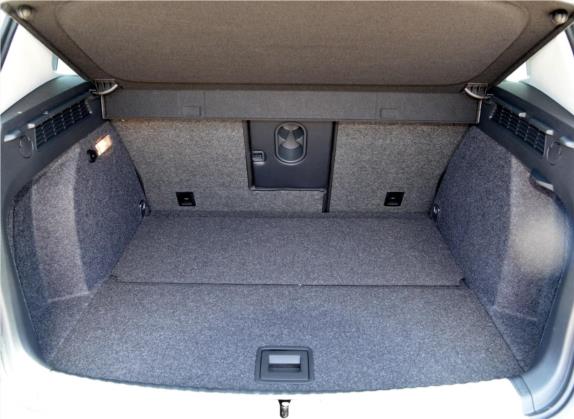 途观 2015款 1.8TSI 自动两驱豪华型 车厢座椅   后备厢