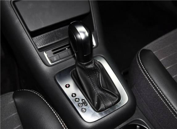 途观 2016款 300TSI 自动两驱风尚版 中控类   挡把
