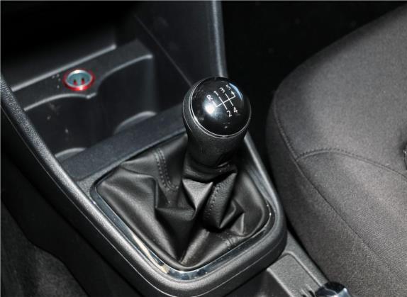捷达 2013款 1.6L 手动舒适型 中控类   挡把