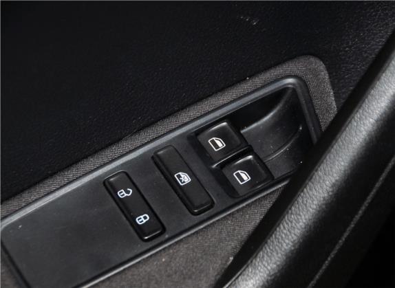 捷达 2013款 1.6L 手动舒适型 车厢座椅   门窗控制