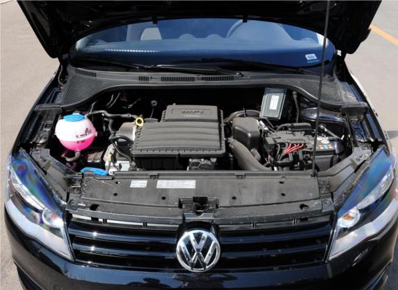 捷达 2013款 1.6L 自动时尚型 其他细节类   发动机舱