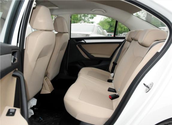 捷达 2015款 1.6L 自动舒适型 车厢座椅   后排空间