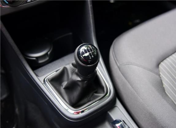 捷达 2015款 质惠版 1.6L 手动舒适型 中控类   挡把