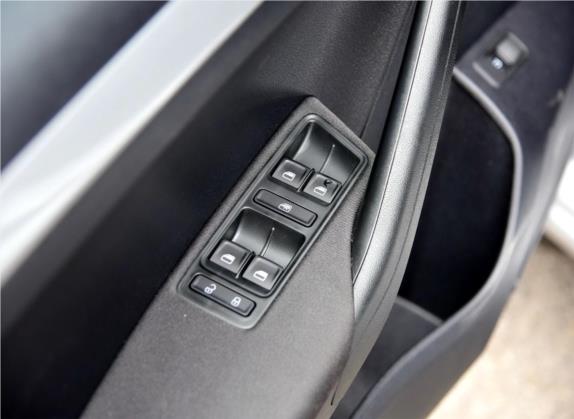 捷达 2015款 质惠版 1.6L 手动舒适型 车厢座椅   门窗控制