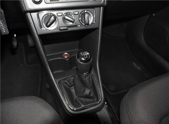 捷达 2015款 质惠版 1.4L 手动舒适型 中控类   挡把