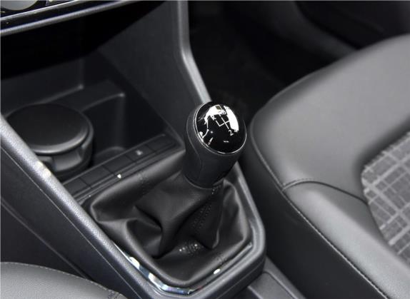 捷达 2017款 1.5L 手动舒适型 中控类   挡把