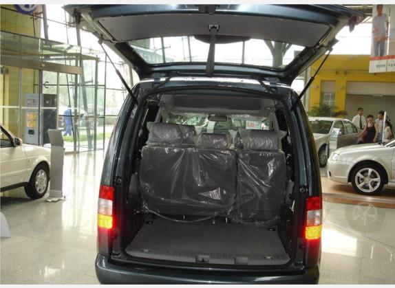 开迪 2005款 1.6L 功能型5座 车厢座椅   后备厢