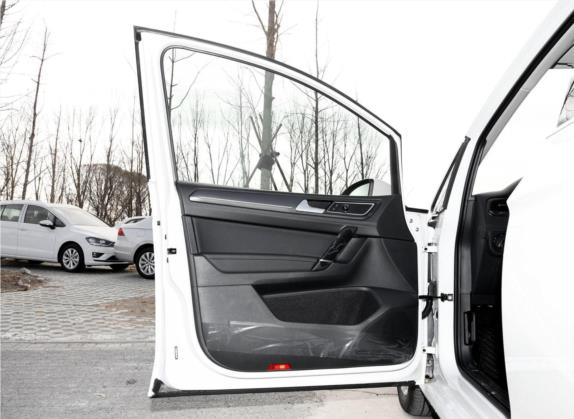 高尔夫·嘉旅 2018款 230TSI 自动进取型 车厢座椅   前门板