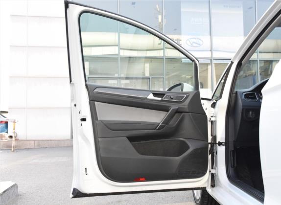 高尔夫·嘉旅 2019款 280TSI 自动守望型 国V 车厢座椅   前门板