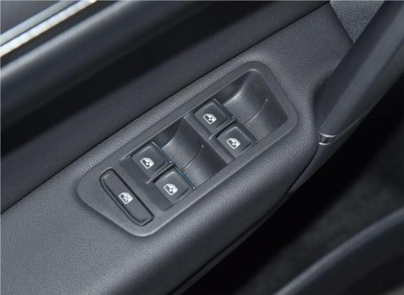 高尔夫·嘉旅 2019款 200TSI 自动好奇型 国VI 车厢座椅   门窗控制