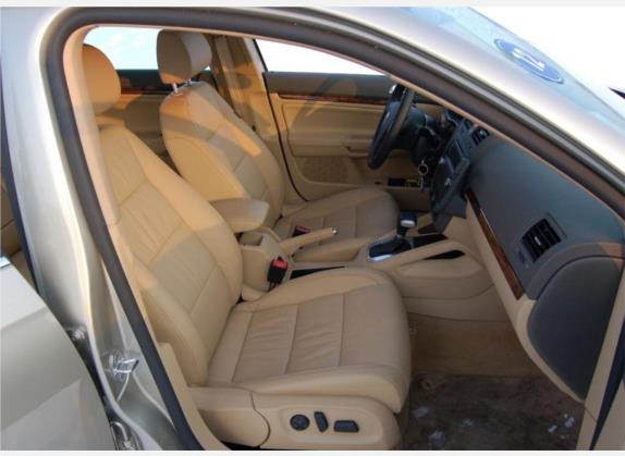速腾 2006款 1.8T 自动豪华型 车厢座椅   前排空间