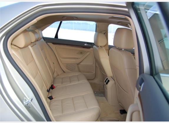 速腾 2006款 1.8T 自动豪华型 车厢座椅   后排空间