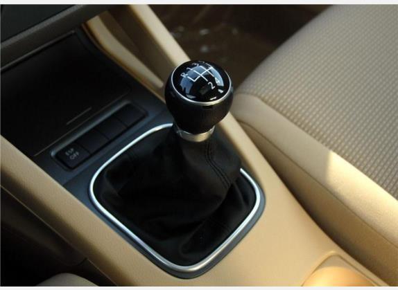 速腾 2009款 1.6L 手动舒适型 中控类   挡把