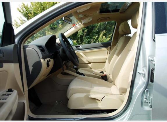 速腾 2009款 1.6L 自动舒适型 车厢座椅   前排空间