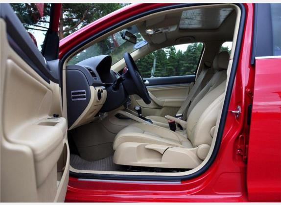 速腾 2010款 1.4TSI 自动豪华型 车厢座椅   前排空间