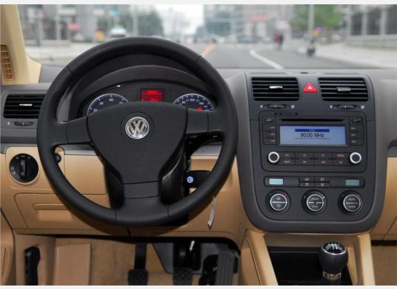 速腾 2010款 1.4TSI 手动豪华型 中控类   驾驶位