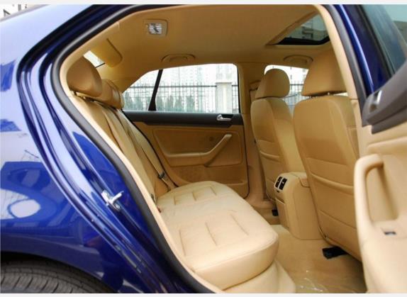 速腾 2010款 1.4TSI 手动豪华型 车厢座椅   后排空间