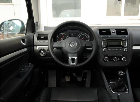 速腾 2011款 1.6L 手动特别版 中控类   驾驶位