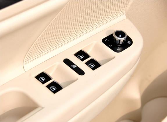 速腾 2011款 1.6L 自动特别版 车厢座椅   门窗控制