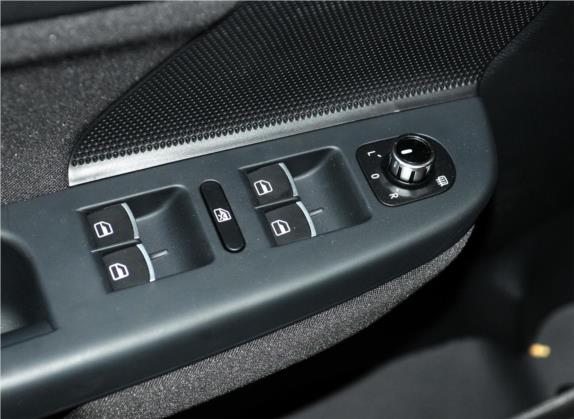 速腾 2011款 1.6L 自动舒适型 车厢座椅   门窗控制