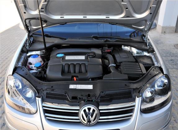 速腾 2011款 1.6L 自动时尚型 其他细节类   发动机舱