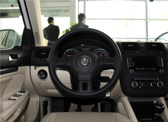 速腾 2011款 1.4TSI 手动技术型 中控类   驾驶位