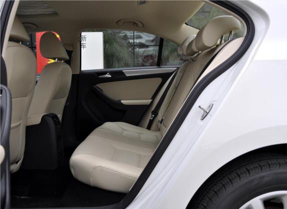速腾 2012款 1.6L 自动舒适型 车厢座椅   后排空间