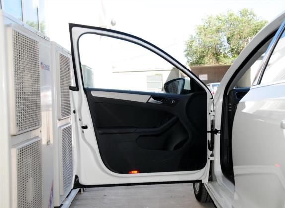 速腾 2012款 1.6L 手动舒适型 车厢座椅   前门板