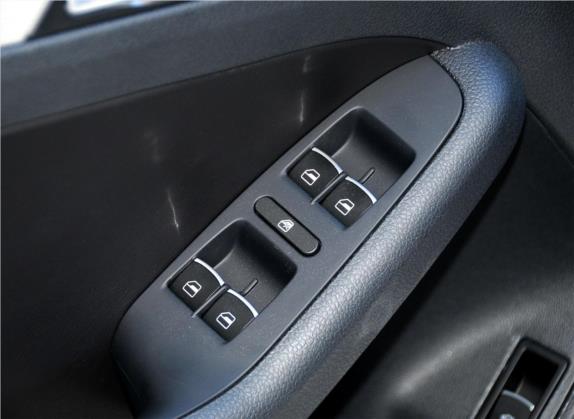 速腾 2012款 1.6L 手动舒适型 车厢座椅   门窗控制
